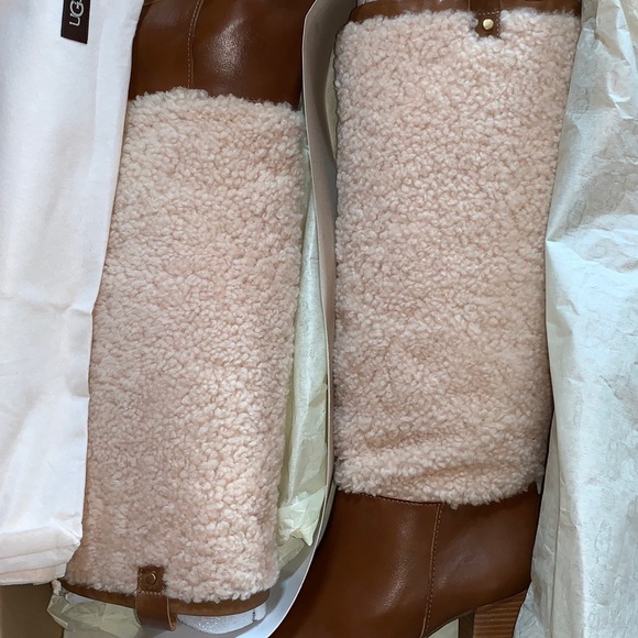 ♥️New UGG tall boots Sherpa/leather SALE size 9 - Picture 2 of 5
